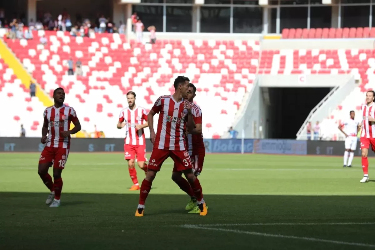 Süper Lig: D.g. Sivasspor: 3 - Antalyaspor: 0 (İlk Yarı)