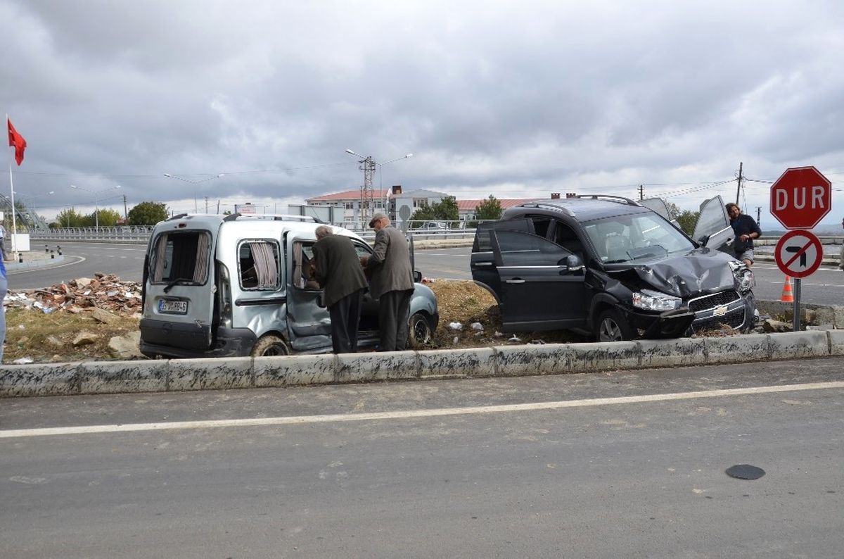 Tekirdağ\'da 2 Ayrı Kaza: 3 Yaralı
