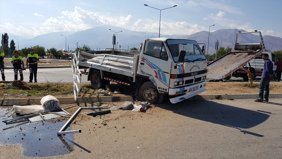 Erzincan\'da Trafik Kazası: 1 Yaralı