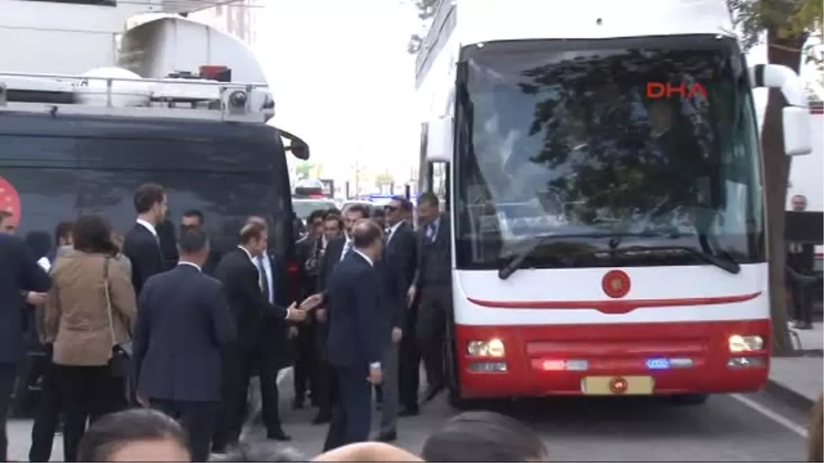 Erzurum Cumhurbaşkanı Erdoğan\'ın Dikkatini Çekmek İçin Ağaca Çıktı