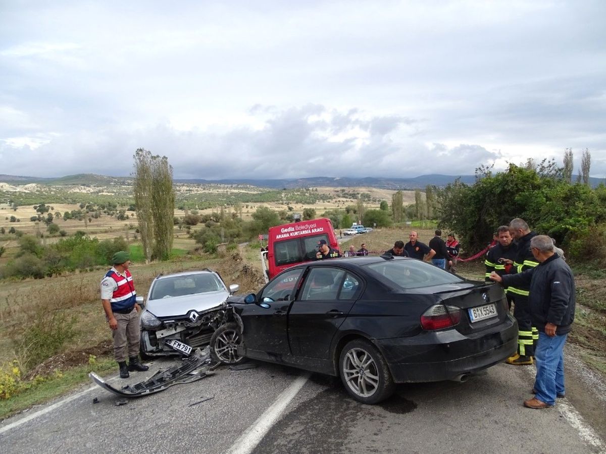 Hisarcık\'ta Trafik Kazası: 1 Ölü, 4 Yaralı