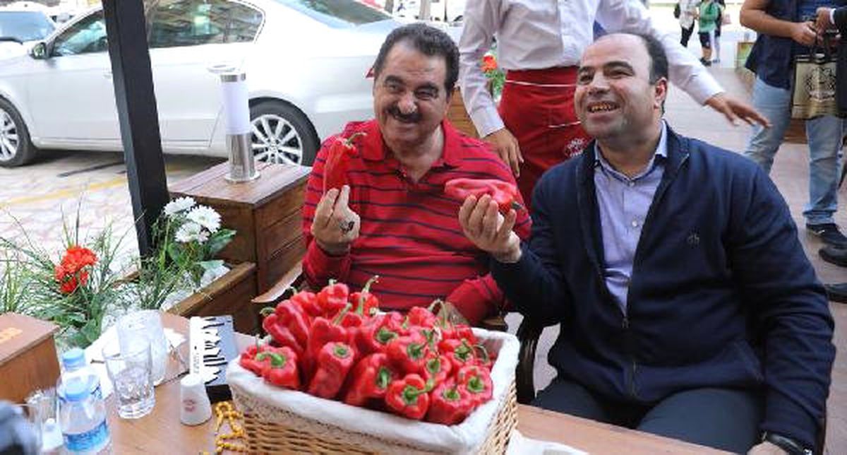 İbrahim Tatlıses\'e 1 Sepet Acı Biber Hediye Edildi