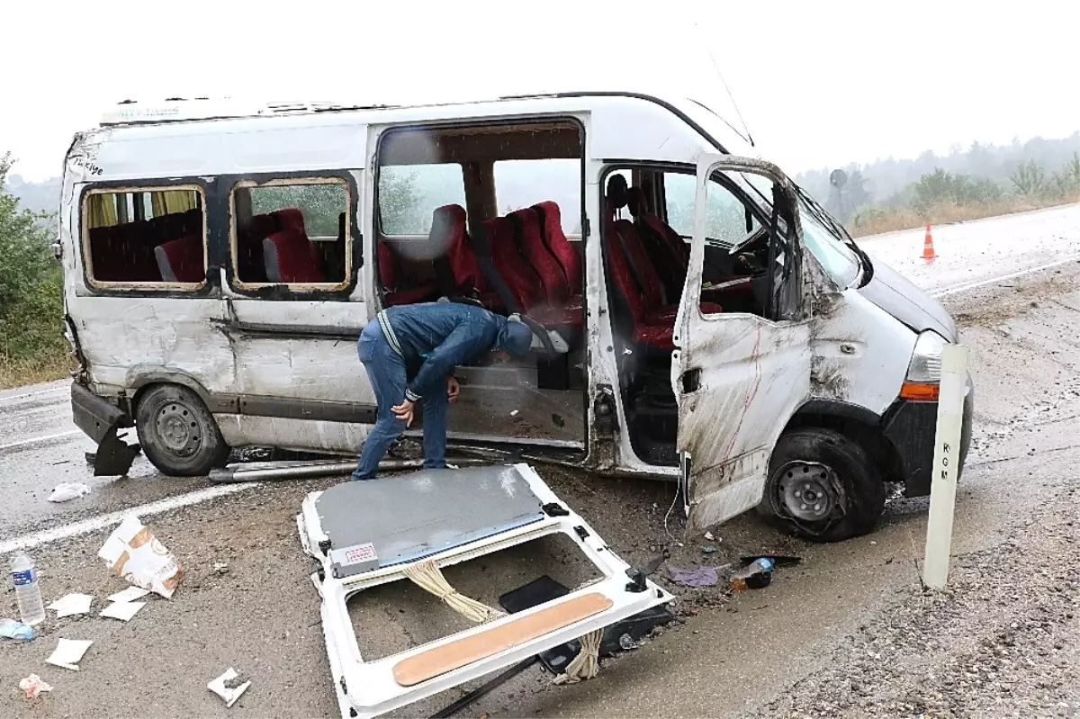 İşçileri Taşıyan Minibüs Devrildi: 16 Yaralı