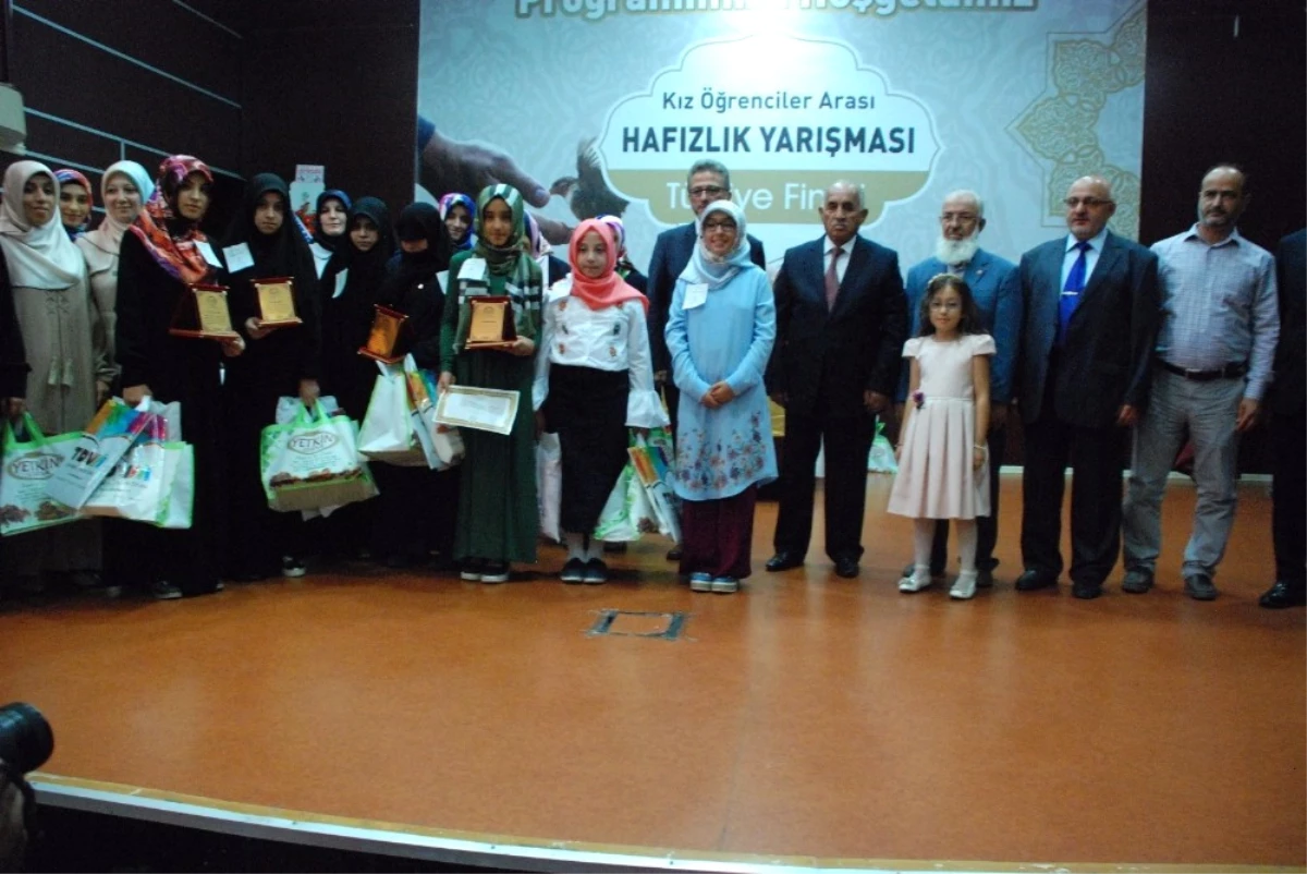 Kız Öğrenciler Hafızlık Yarışması Türkiye Finali Adıyaman\'da Yapıldı
