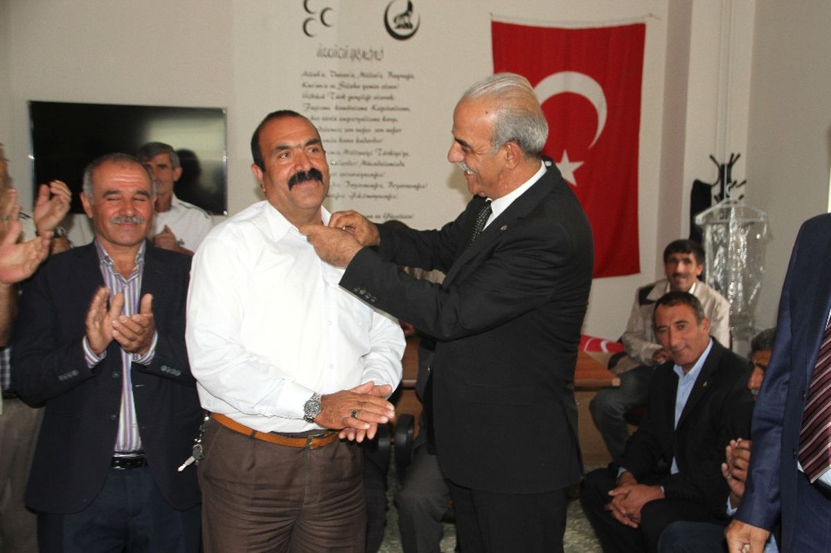 MHP\'ye Toplu Katılım