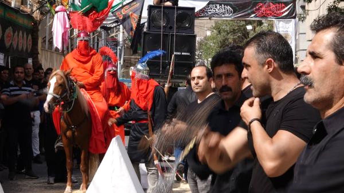 Milyonlarca İranlı Kerbela Şehitlerini Andı