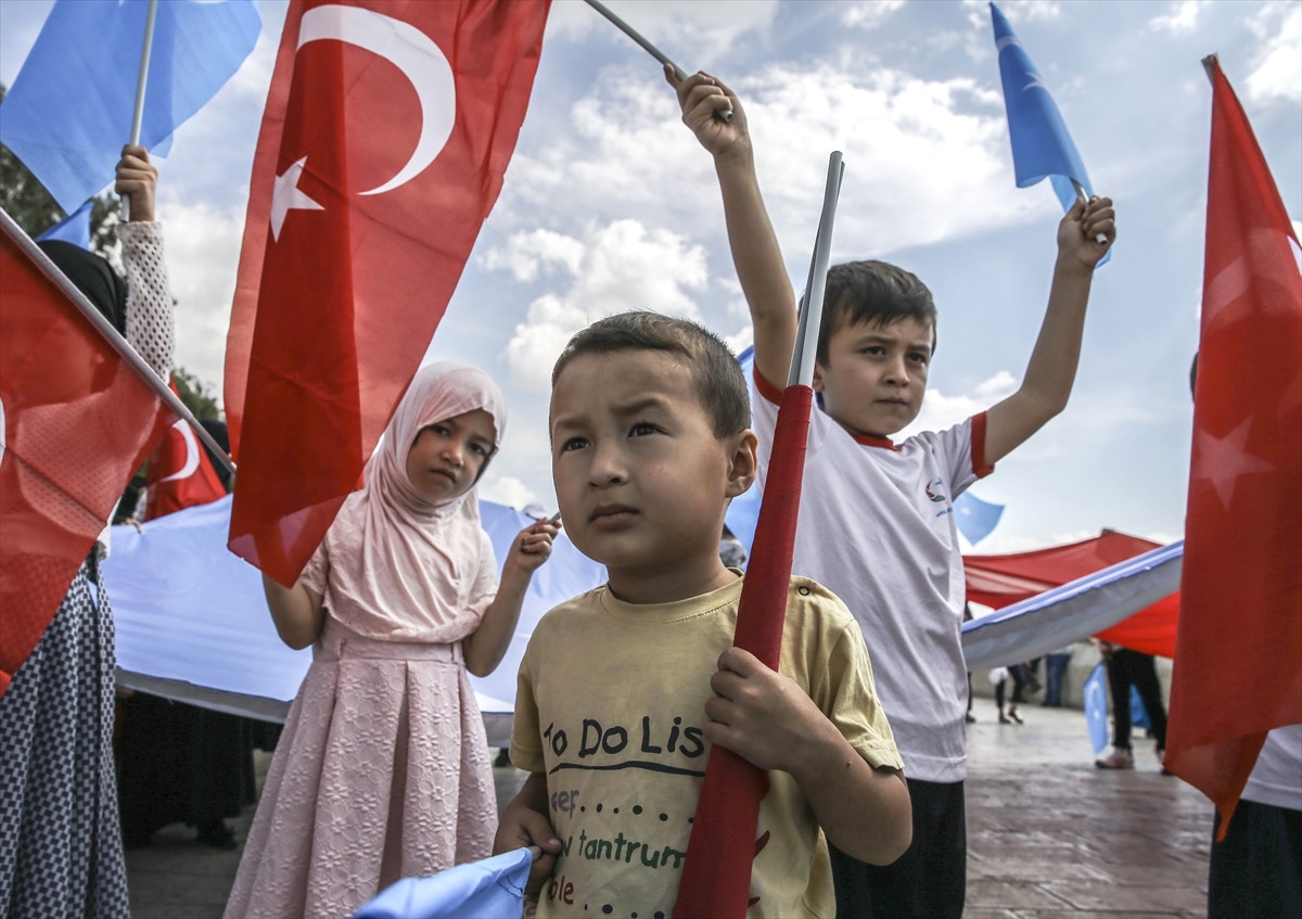Sincan Uygur Özerk Bölgesi\'ndeki Uygulamalara Tepkiler
