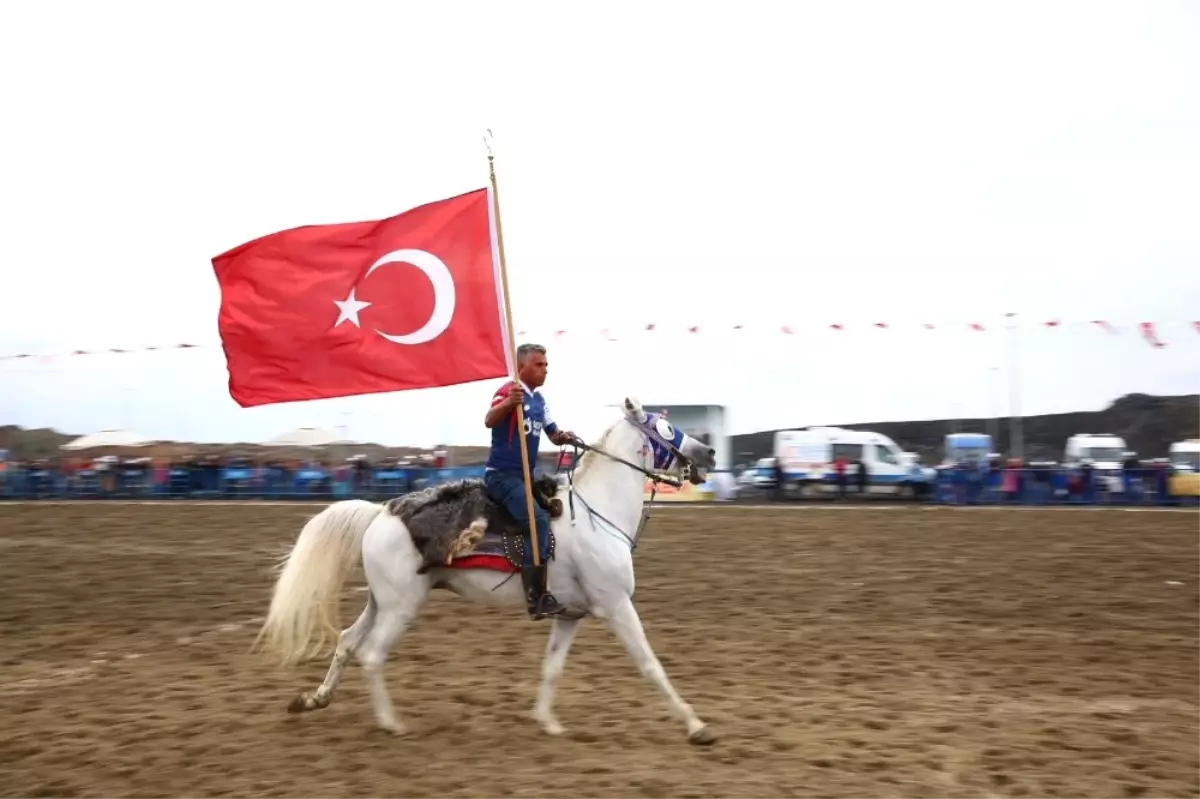 Sultangazi Belediyesi 7. Geleneksel Atlı Cirit Müsabakaları Başladı