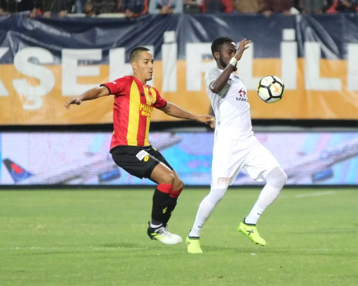 Süper Lig: Göztepe: 0 - Medipol Başakşehir: 2 (İlk Yarı)