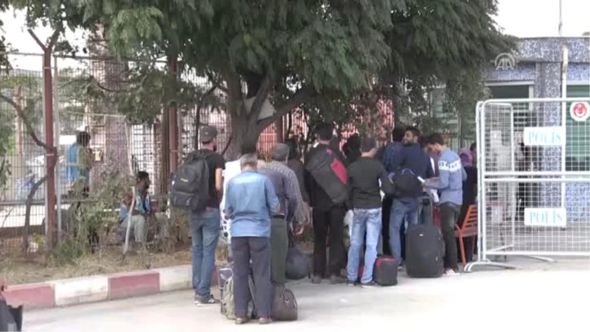 Suriyeli Sığınmacıların Türkiye\'ye Dönüşleri Sürüyor