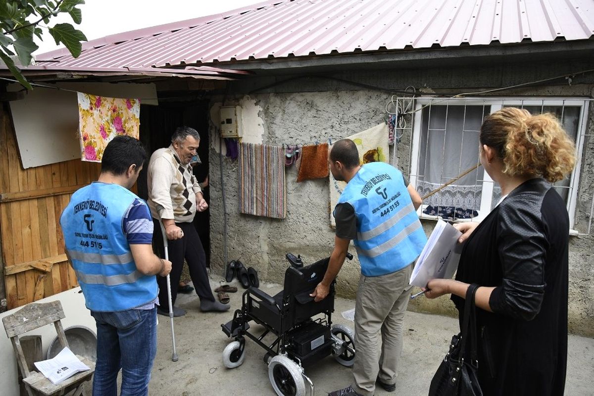 Tekkeköy Belediyesinden Evde Kuaförlük Hizmeti ve Tekerlekli Sandalye Yardımı