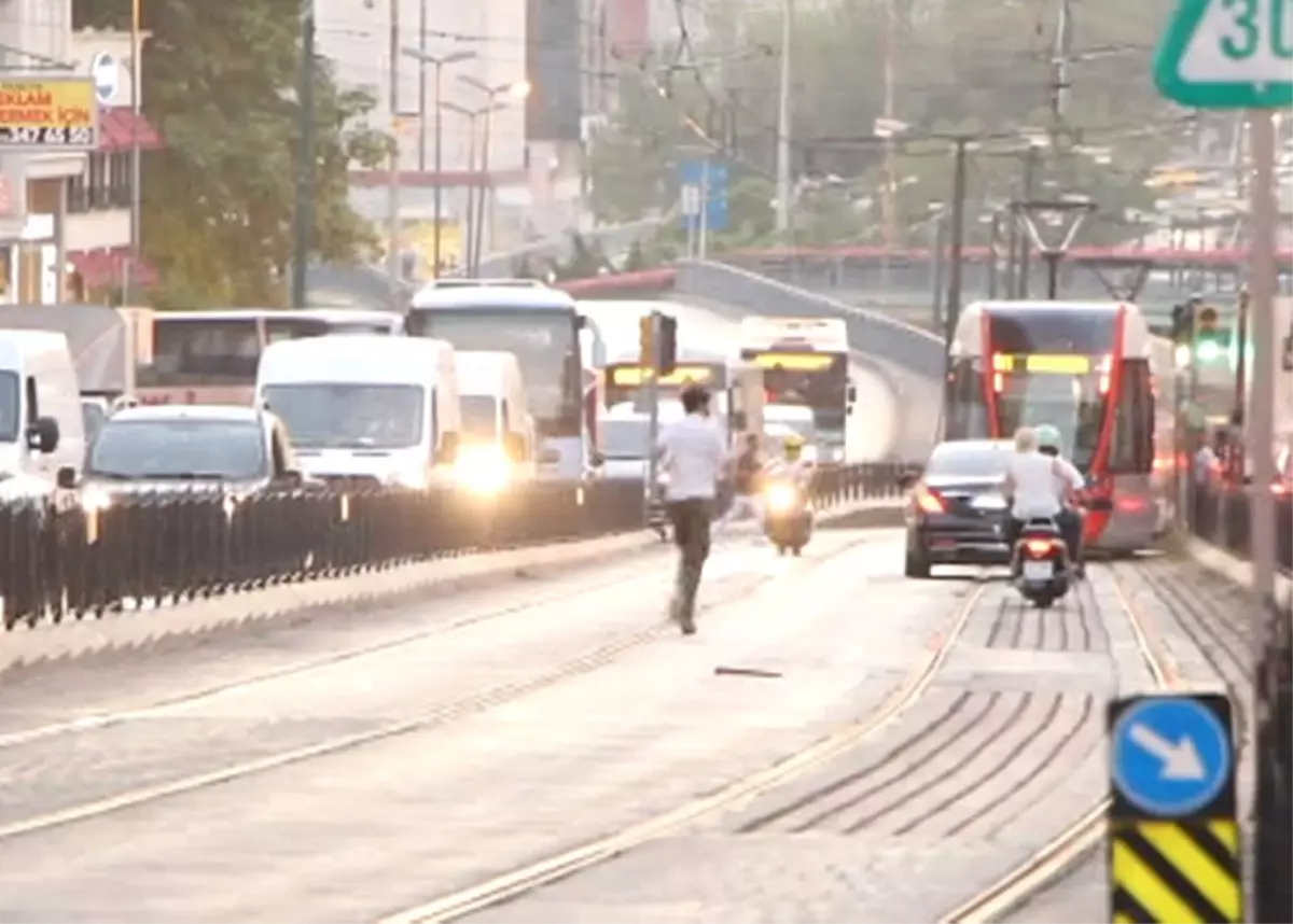 Tramvay Yolunda İlginç Görüntüler