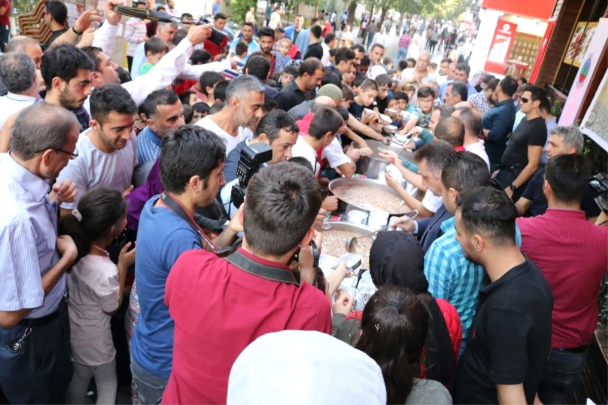 Vali Atik Hafta Sonu Yoğun Bir Mesai Geçirdi