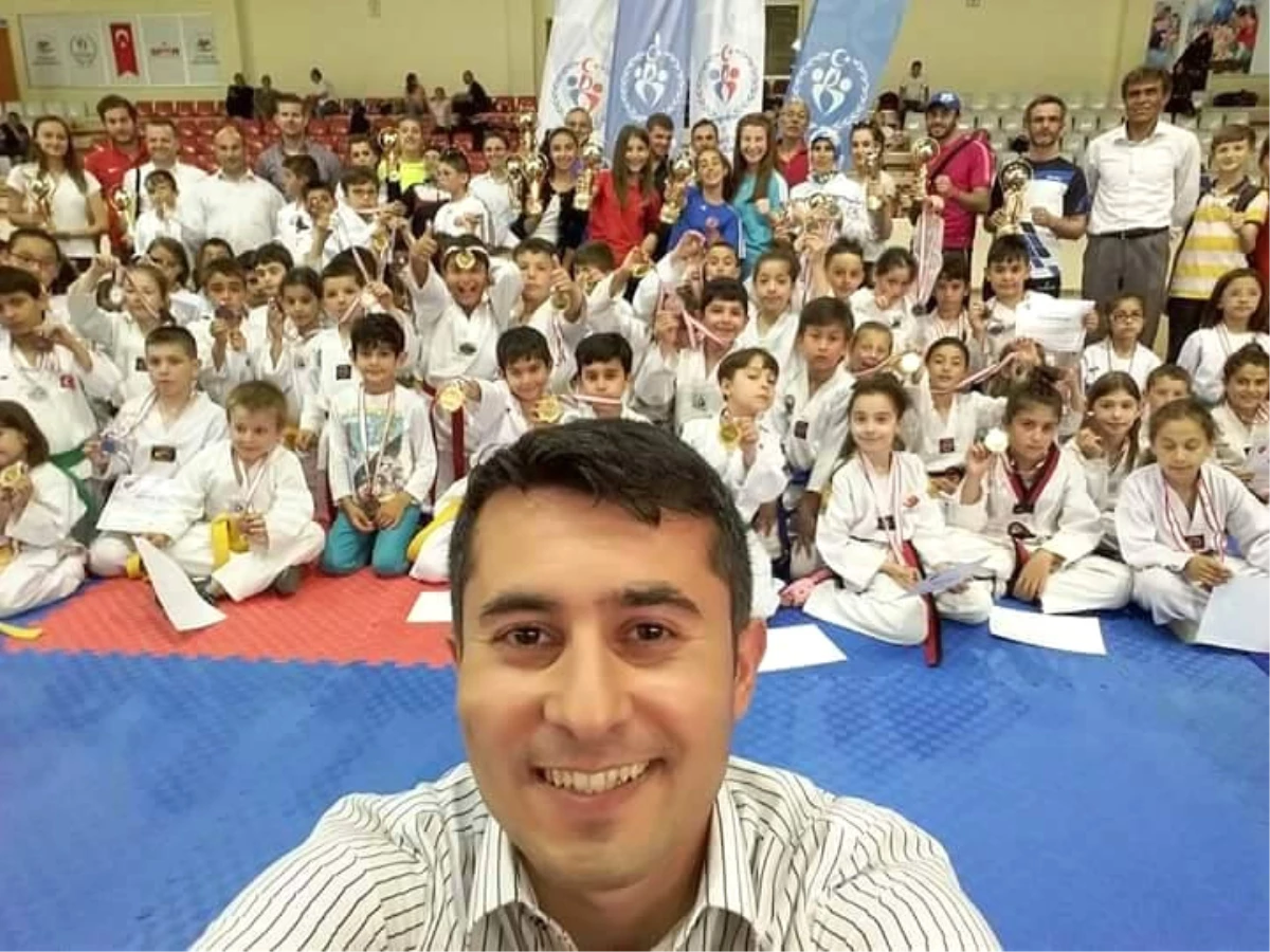 Ayvalık\'ta Taekwondo Kuşak Sınavı