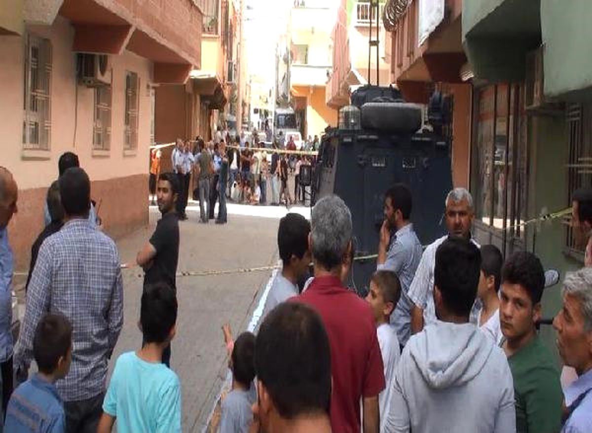 Baba-oğul ile Yoldan Geçen Kadın, Kavgada Tüfekle Yaralandı