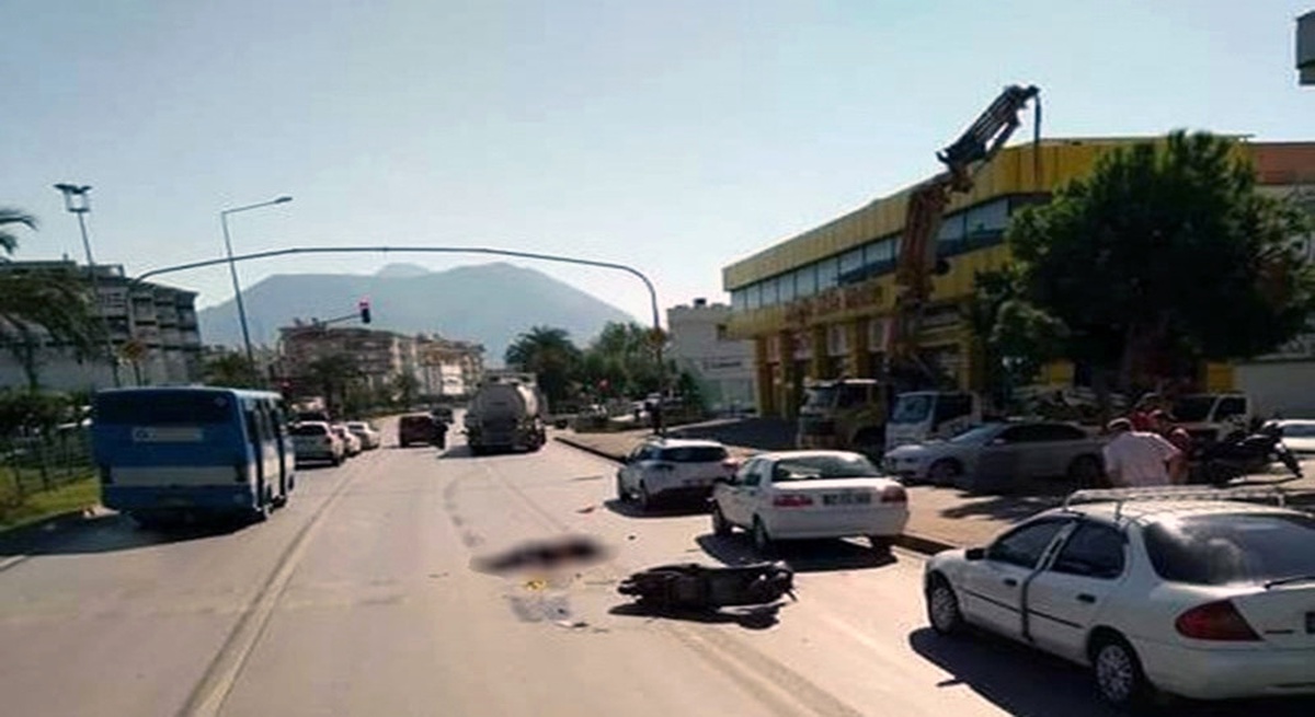 Feci Kaza Kadın Motosikletlinin Sonu Oldu