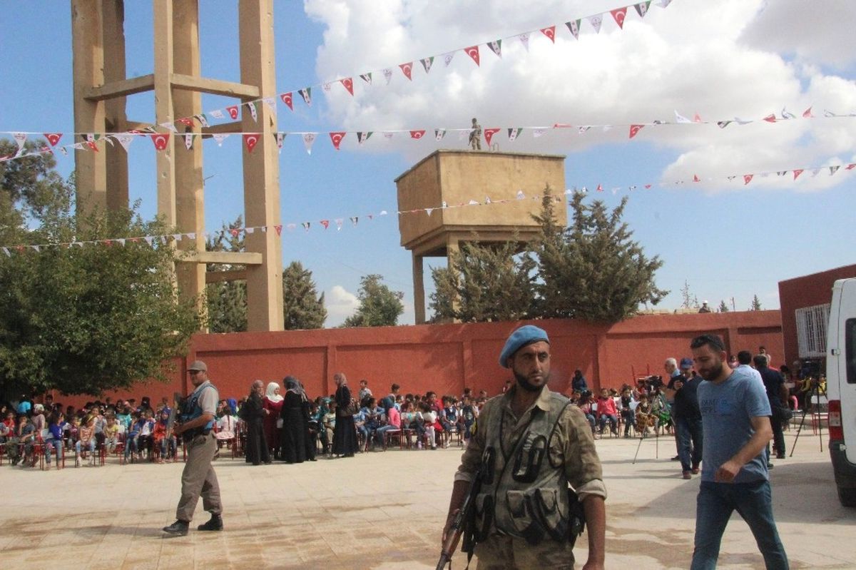 Fırat Kalkanı Bölgesinde 150 Bin Öğrenci Törenle Ders Başı Yaptı