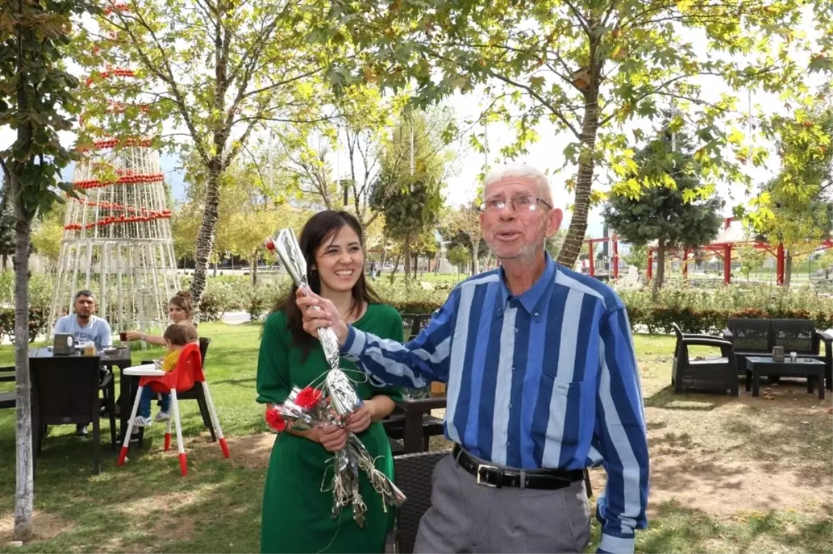 Huzurevi Sakinleri Atatürk Kentpark\'ta Ağırlandı