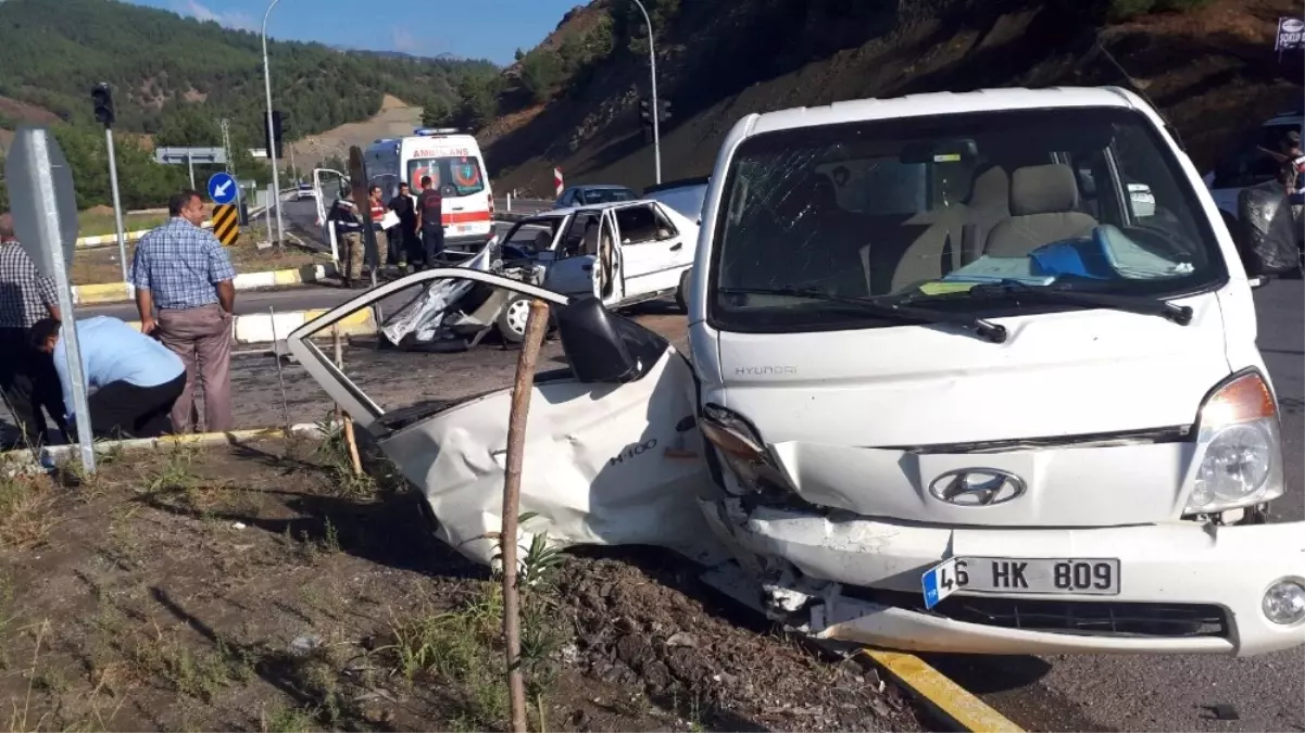 Kahramanmaraş\'ta Trafik Kazası: 1\'i Ağır 9 Yaralı