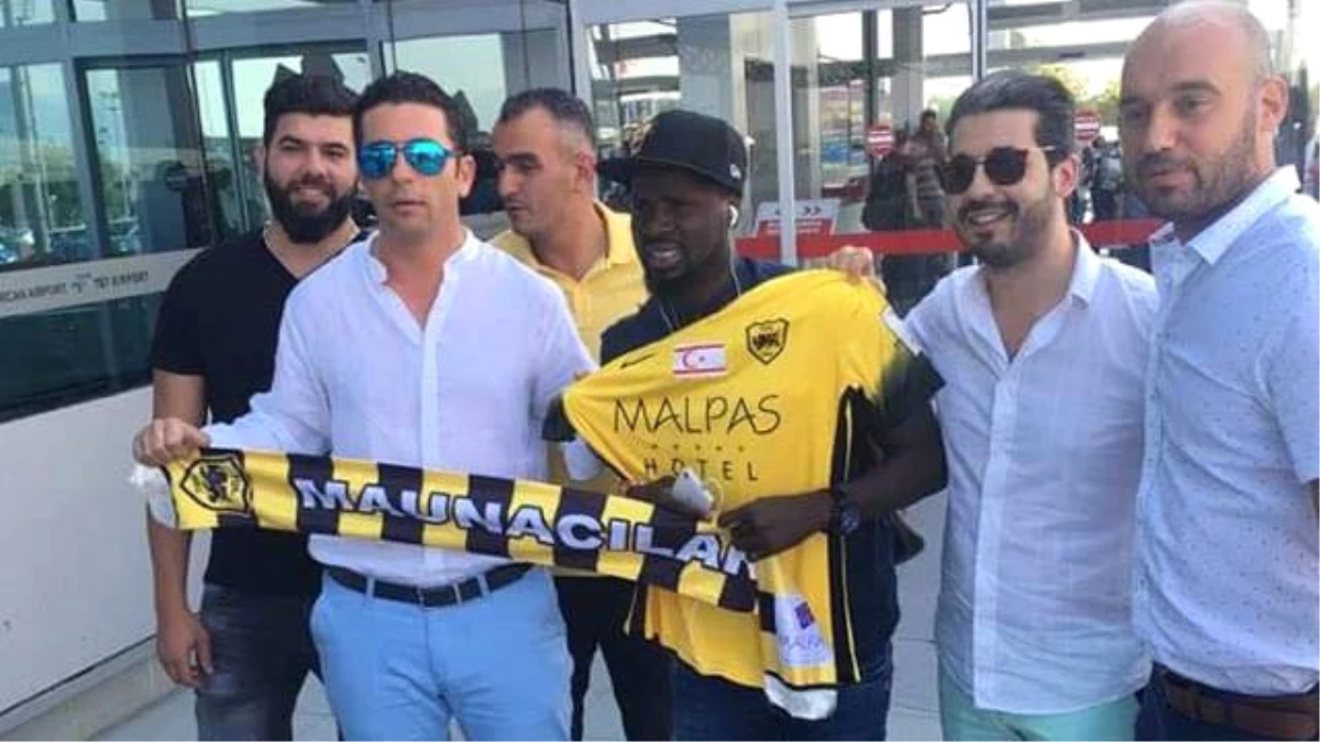 Galatasaray\'ın Eski Yıldızı Emmanuel Eboue, AIDS\'e Yakalandı; Transferi İptal Oldu