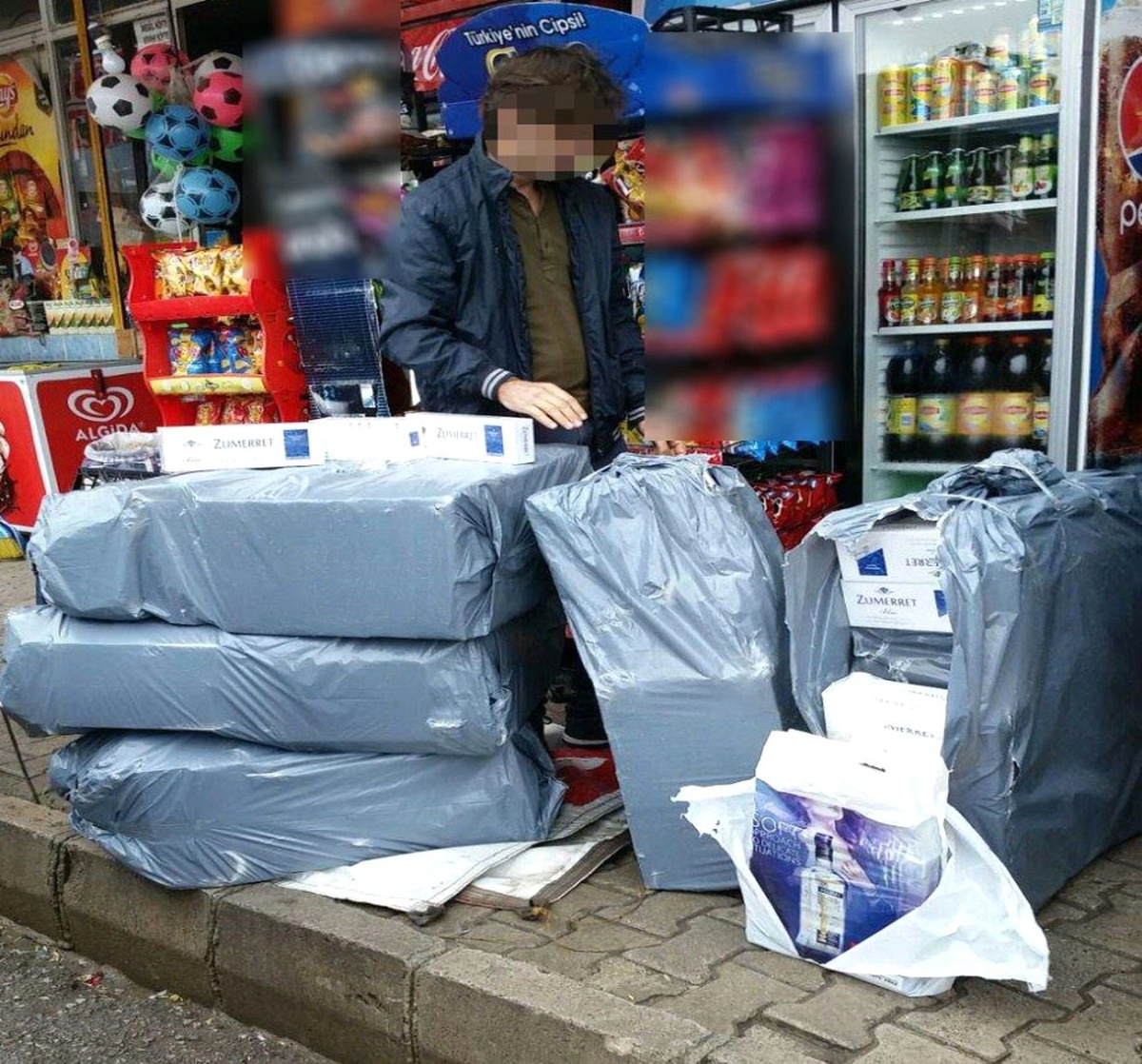 Market Deposundan Binlerce Kaçak Sigara Çıktı