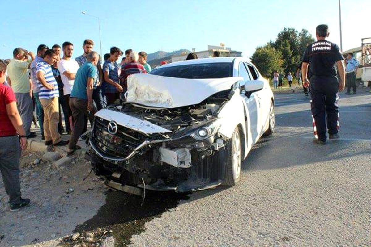 Minibüsle Otomobil Çarpıştı: 5 Yaralı