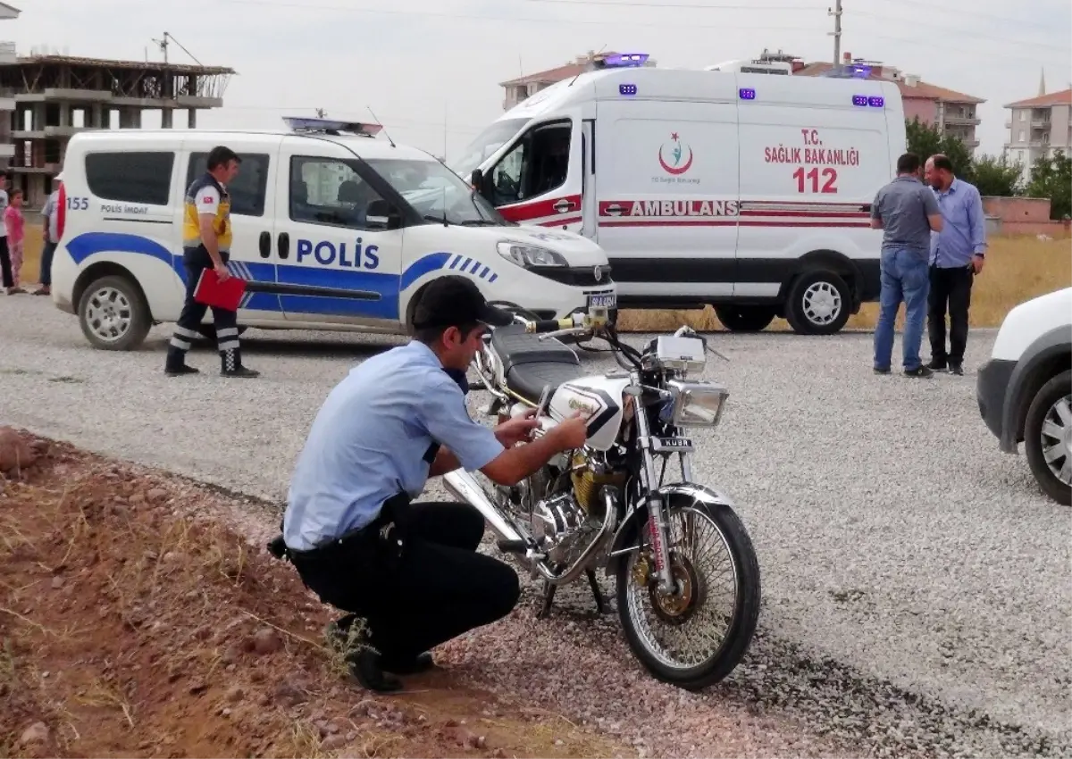 Polisten Kaçan Motosiklet Sürücüsü Kaza Yaptı: 2 Yaralı