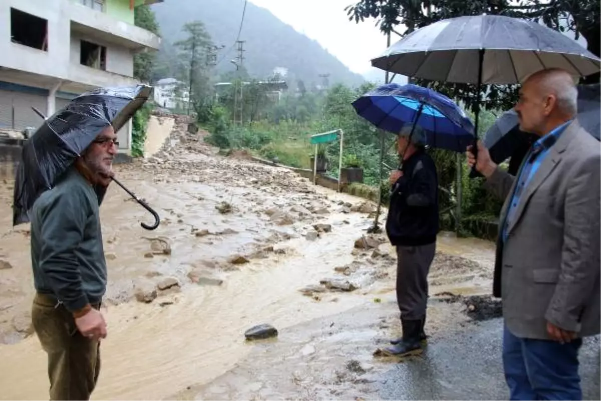 Rize\'de Şiddetli Yağış, 20 Ev Boşaltıldı (2)