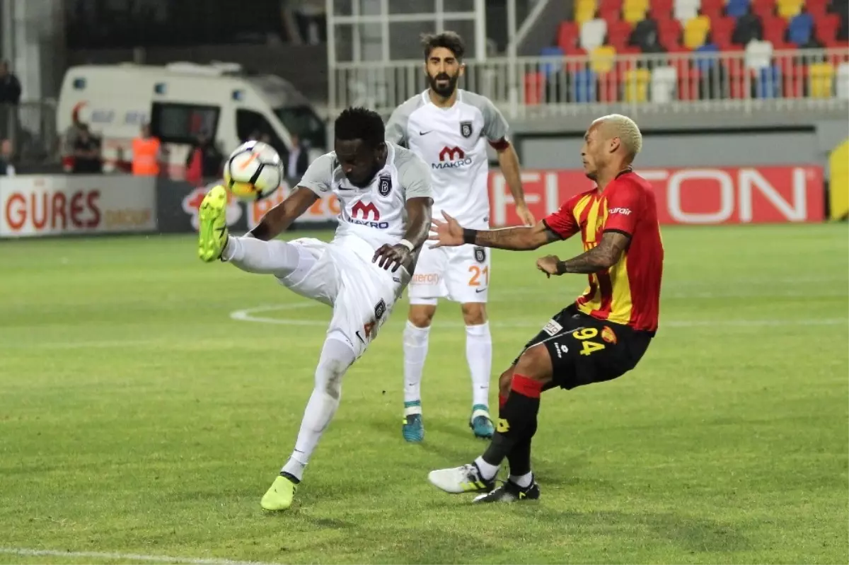 Süper Lig: Göztepe: 1 - Medipol Başakşehir: 2 (Maç Sonucu)