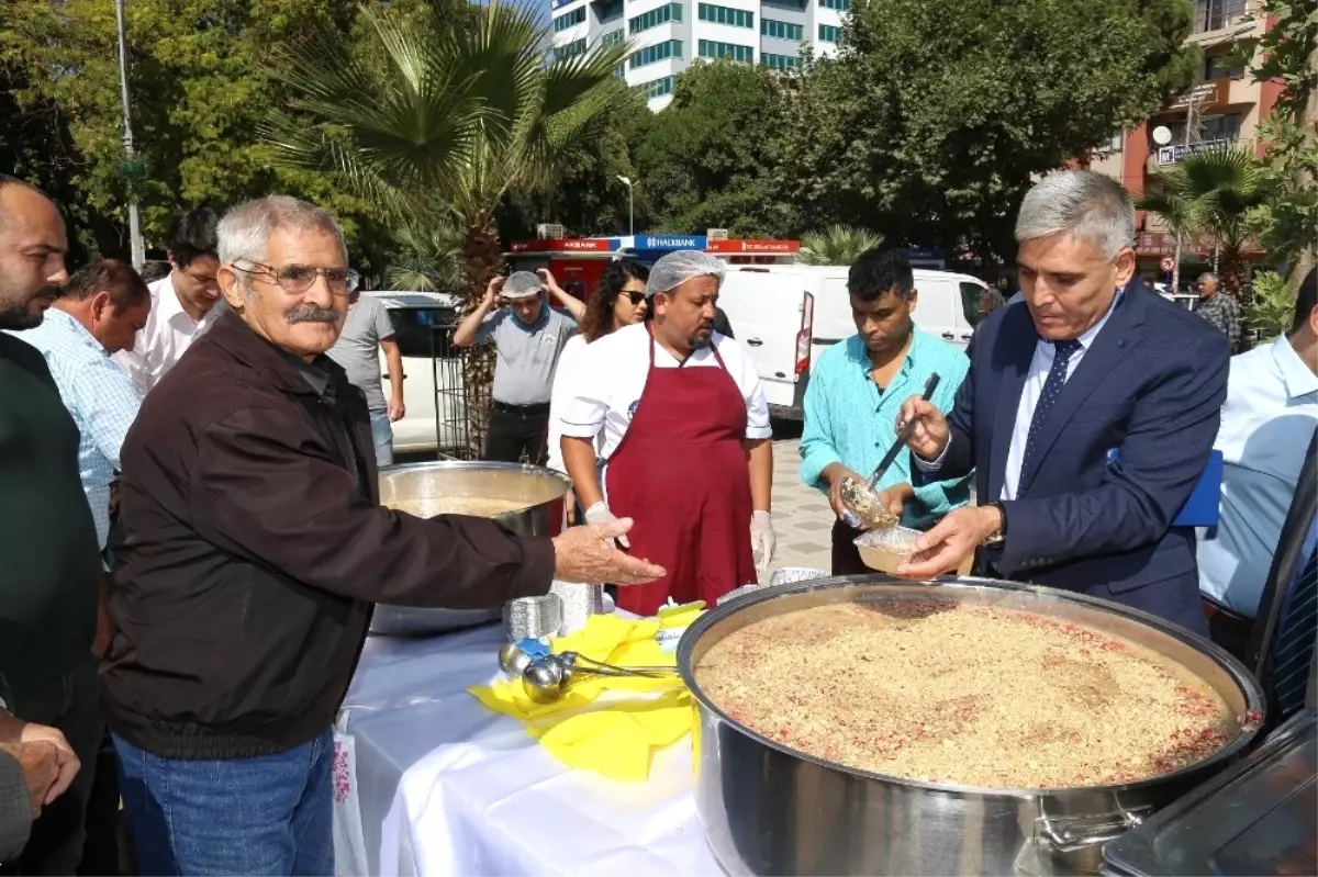 Turgutlu\'da Geleneksel Aşure İkramları Başladı