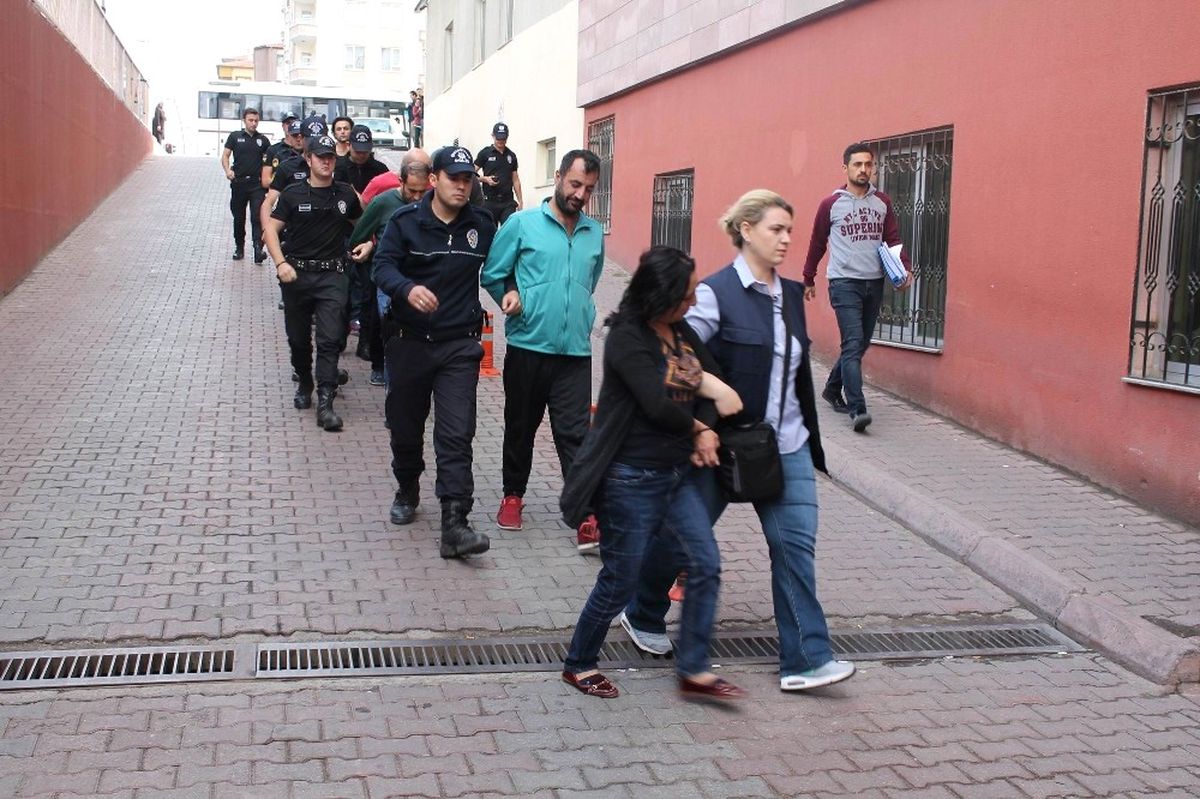 Uyuşturucu Operasyonunda Gözaltına Alınan 9 Kişi Adliyeye Sevk Edildi