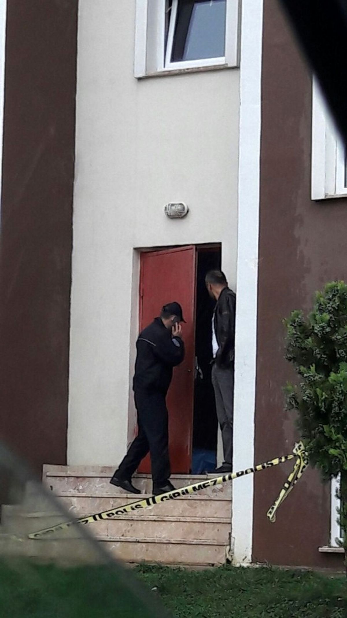Yangın Merdiveninde Bıçaklanarak Öldürüldü