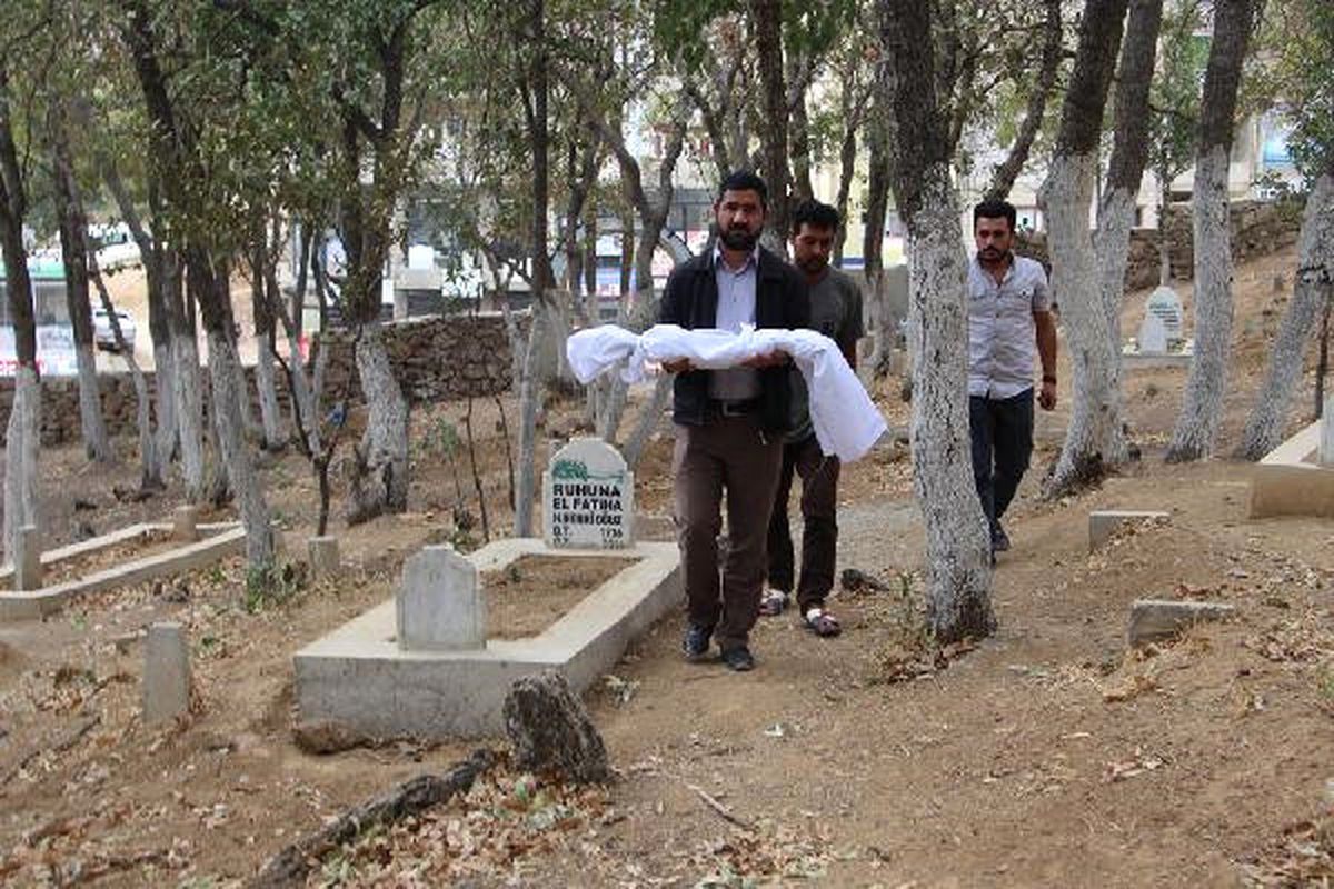 3 Aylık Bebeklerini Kaybeden Suriyeli Aile Doktorları Suçladı
