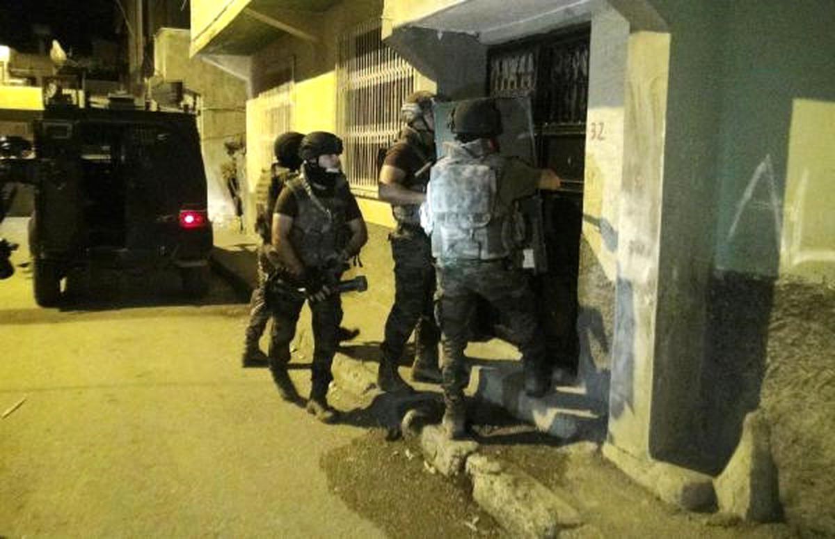 Adana\'da Uyuşturucu Operasyonu: 10 Gözaltı