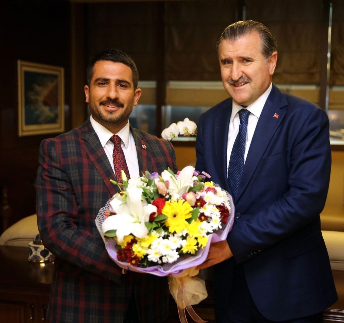 Ak Partili Gençlerden Bakan Bak\'a Ziyaret