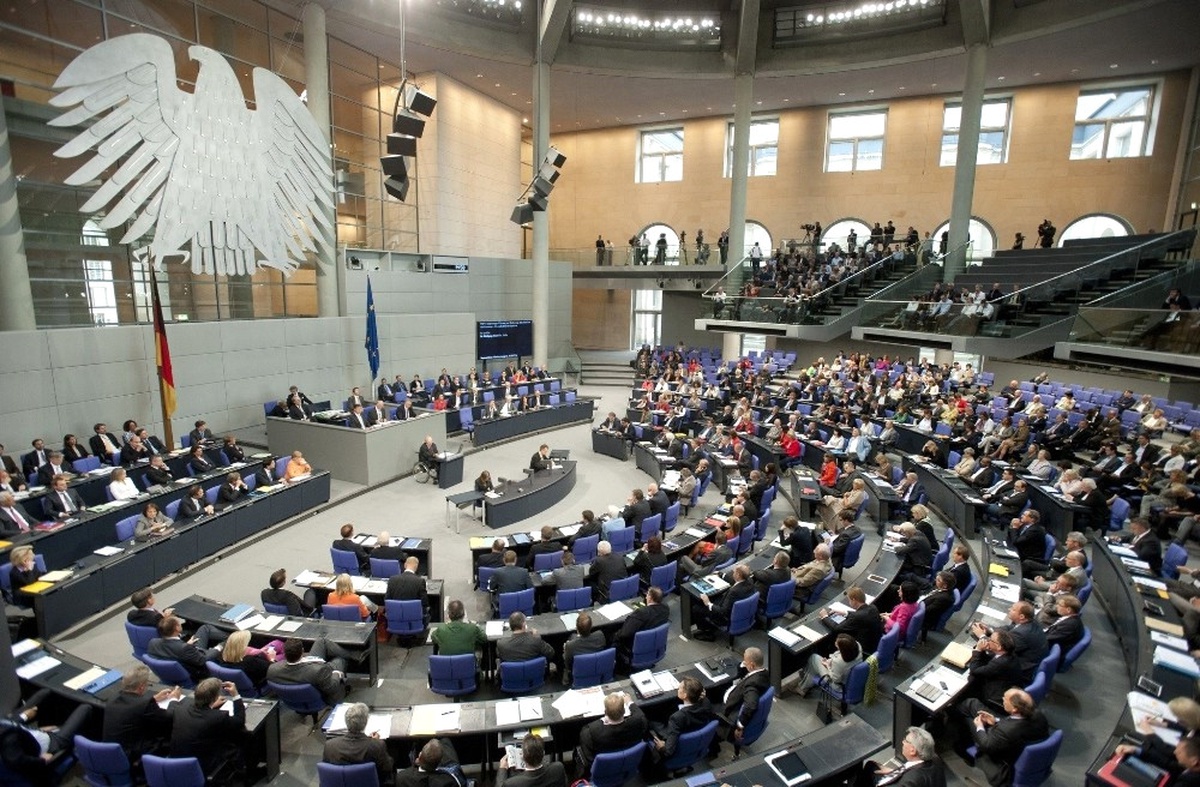 Alman Federal Meclisi\'nde Göçmen Damgası