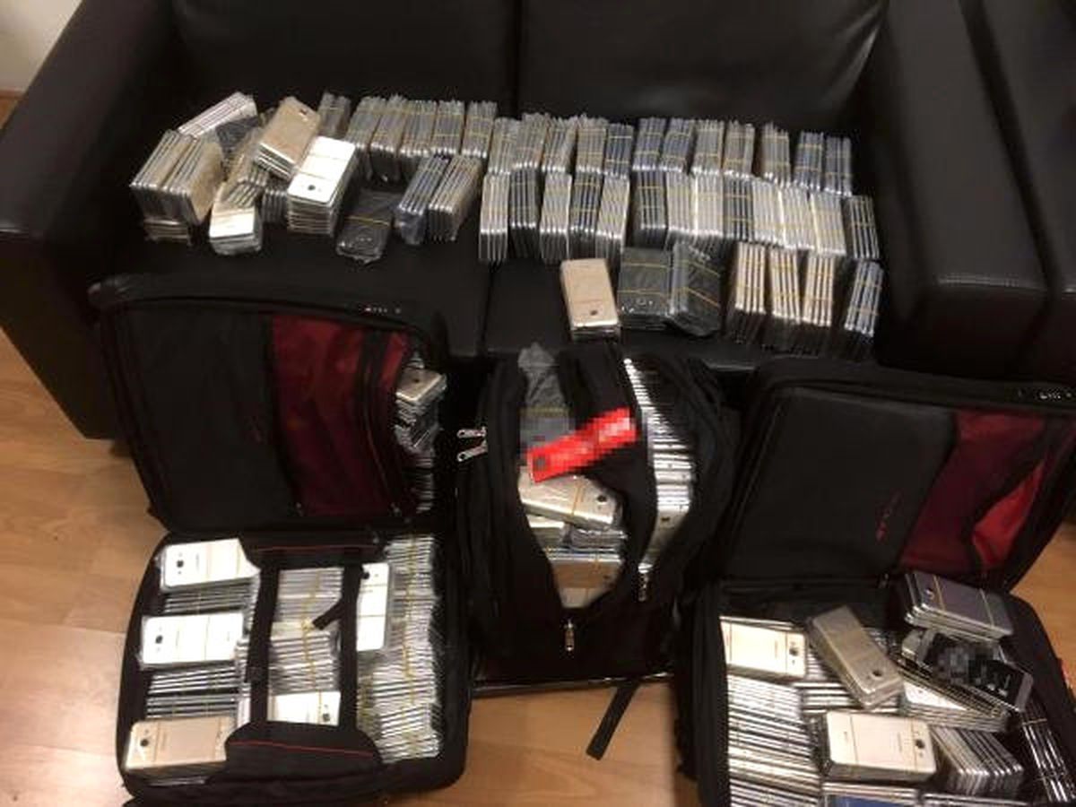 Atatürk Havalimanı\'nda Kaçak Cep Telefonu Operasyonları