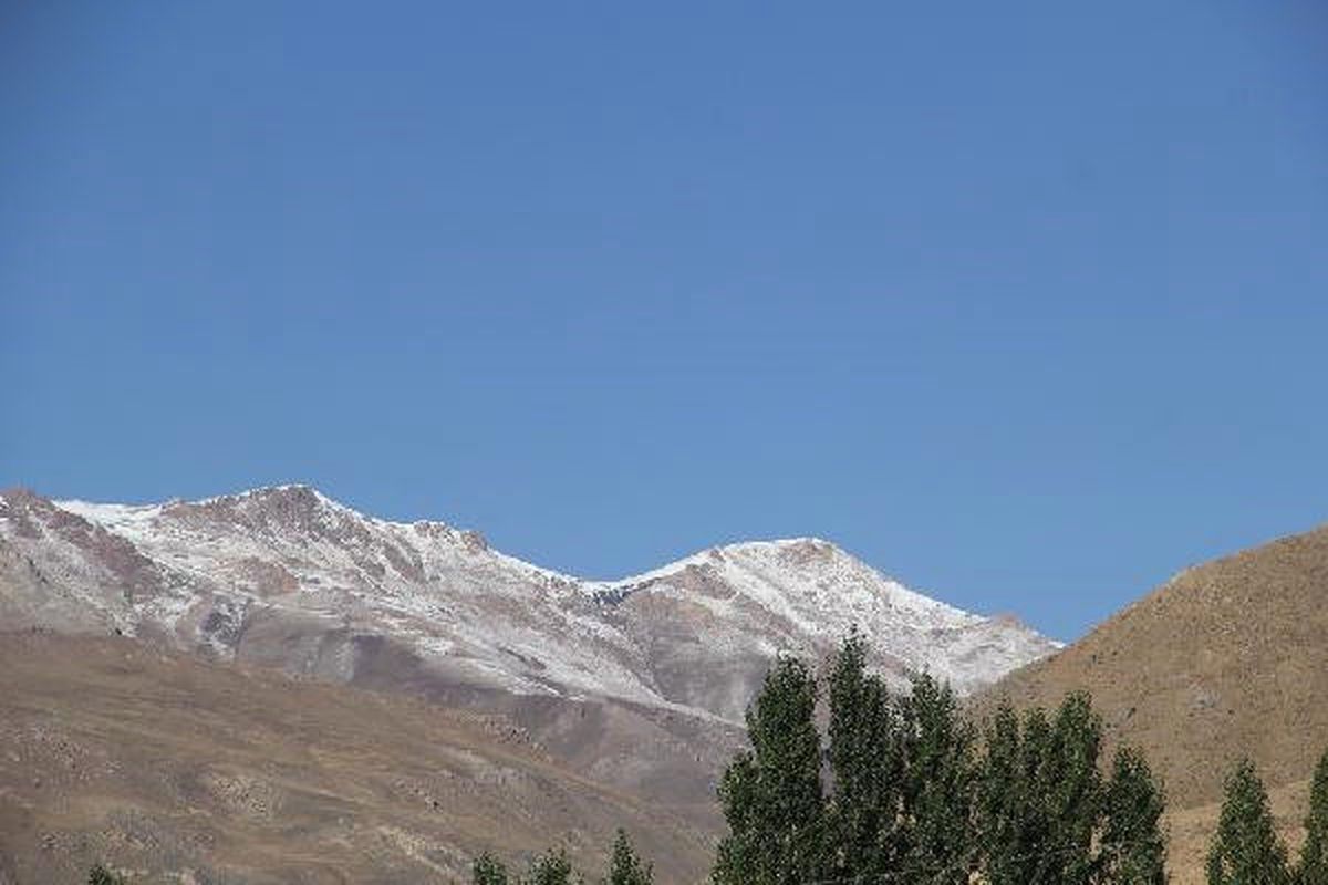 Başkale\'de Yüksek Kesimlere Kar Yağdı