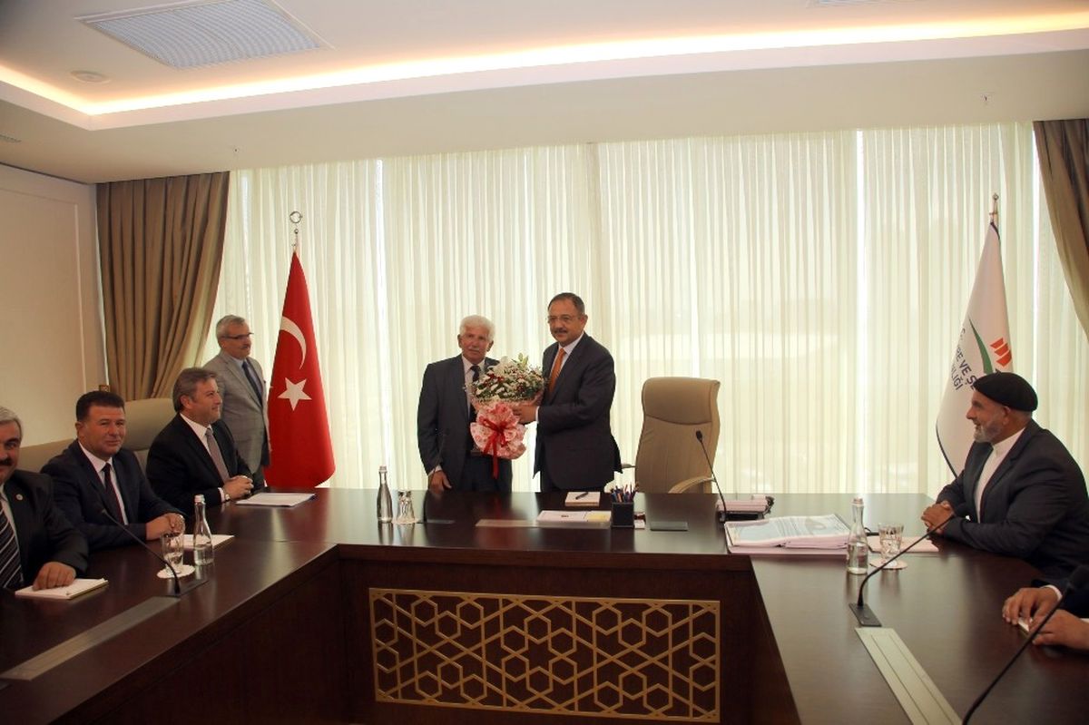 Başkan Palancıoğlu ve Muhtarlardan Bakan Özhaseki\'ye Ziyaret