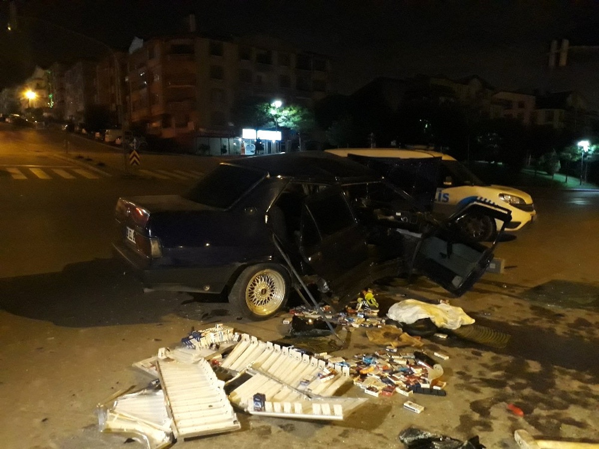 Başkent\'te Market Hırsızları Polisten Kaçarken Kaza Geçirdi