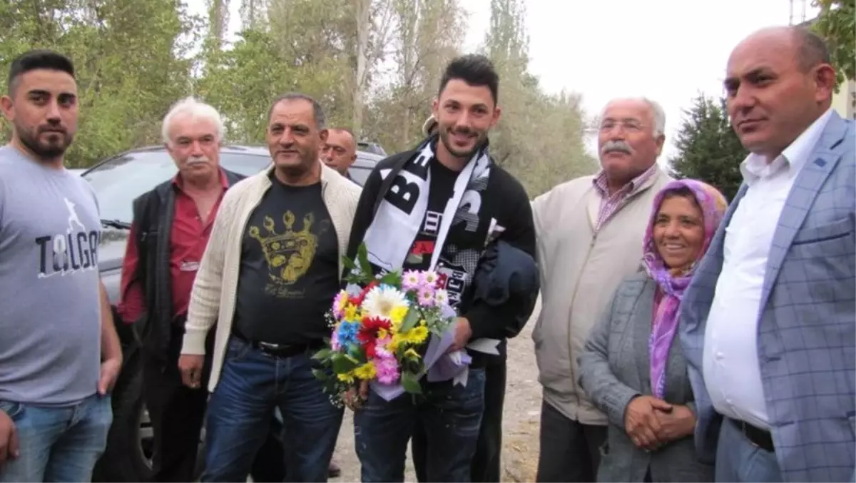 Beşiktaş\'ın Vefalı Yıldızı Tolgay Arslan Baba Ocağında