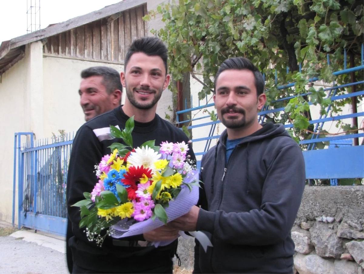 Beşiktaşlı Futbolcu Tolgay Arslan Köyünü Ziyaret Etti