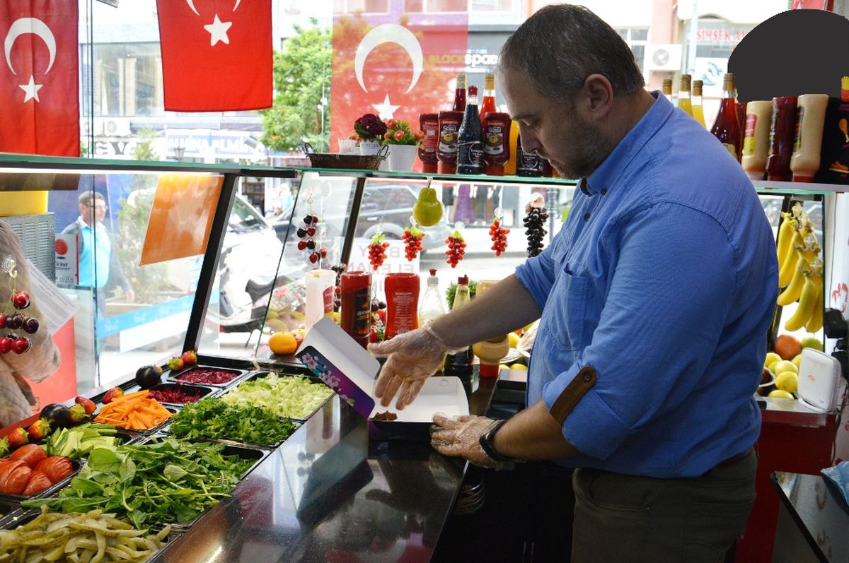 Bir Günlük Cirosunu Arakan\'a Bağışladı