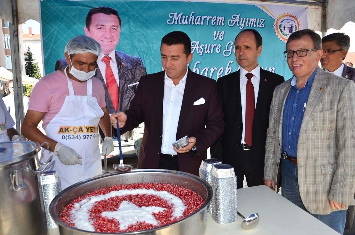 Bozüyük Belediyesi\'nden 20 Bin Kişilik Aşure İkramı