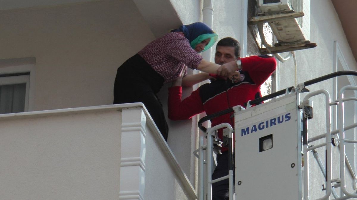 Doğalgaz Bomba Gibi Patladı: 3 Yaralı