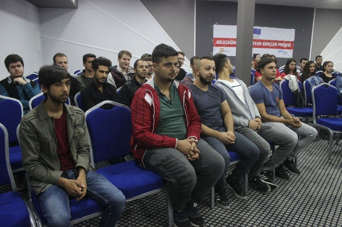 Edirne\'de, \'Geleceğini Tasarlayan Gençler Projesi\' Tamamlandı