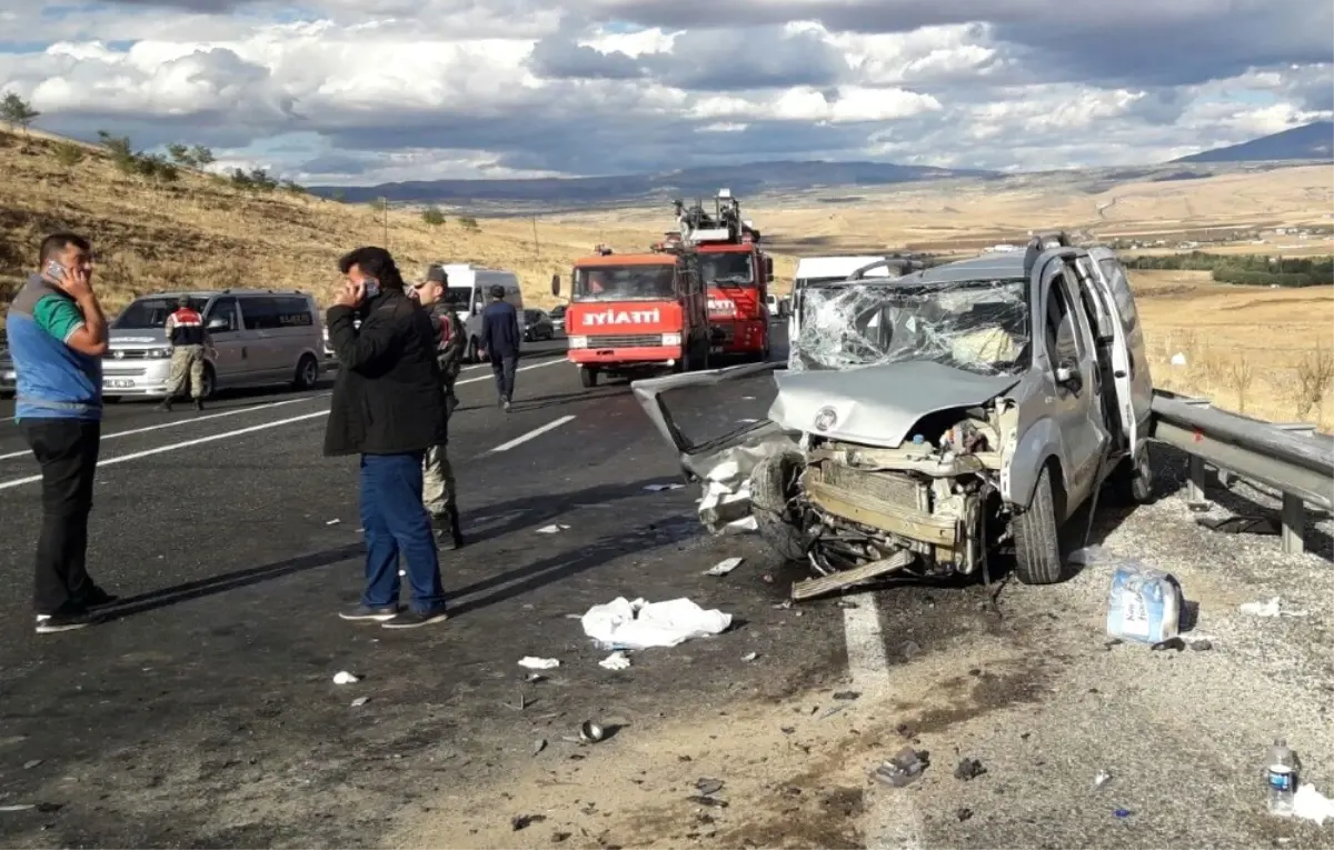 Elazığ\'da Trafik Kazası: 11 Yaralı