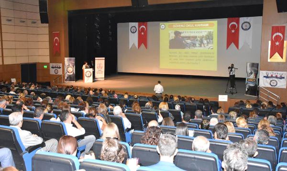 Emniyetten \'Güvenli Okul\' Konferansı