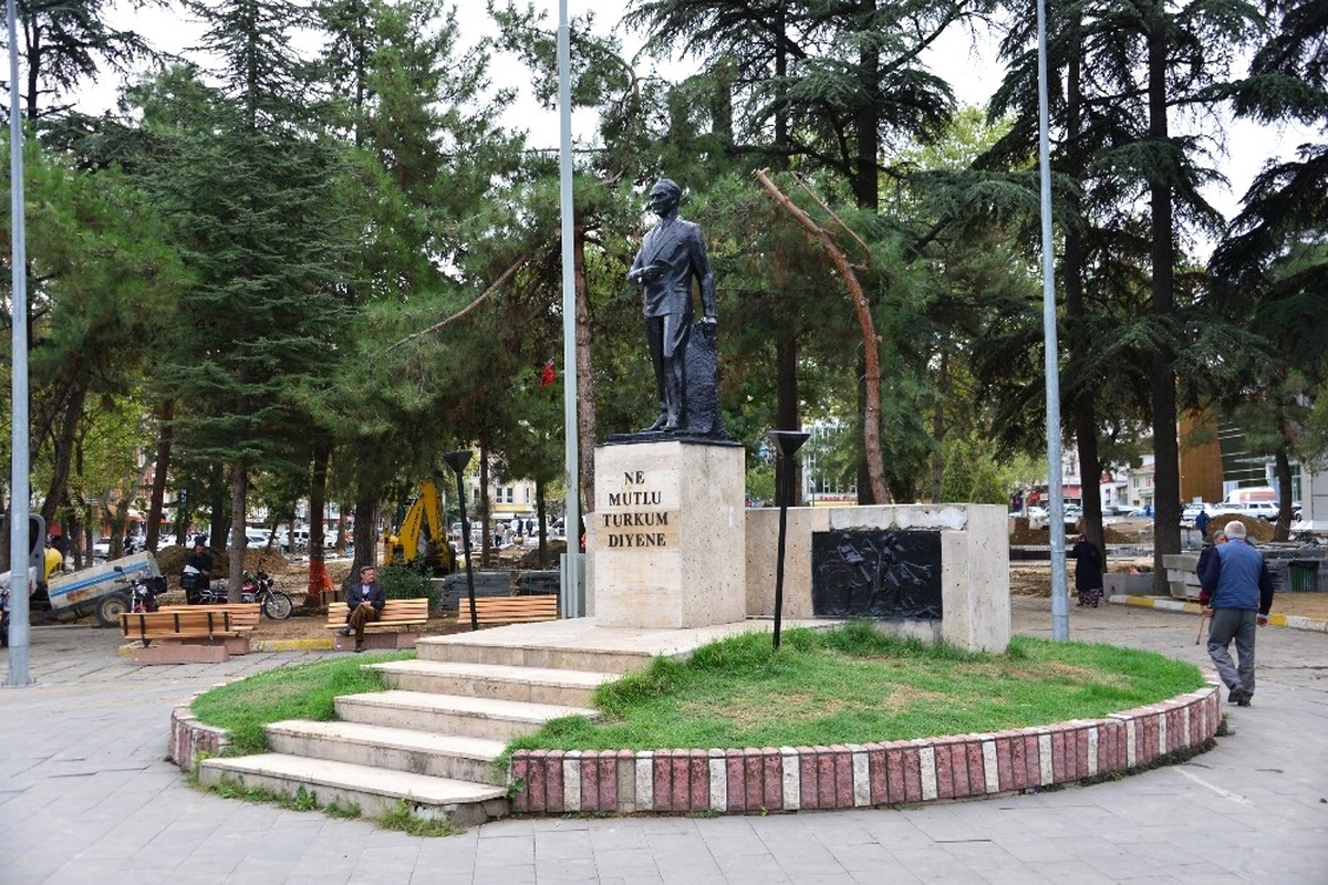 Erbaa Cumhuriyet Meydanı\'ndaki Atatürk Anıtı Yenilenecek