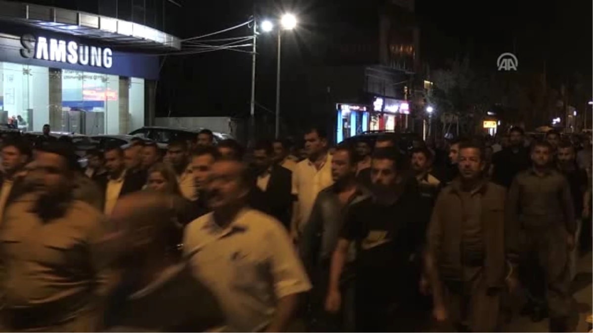 Eski Irak Cumhurbaşkanı Talabani\'nin Ölümü - Vatandaşlar Parti Merkezleri Önünde Toplandı
